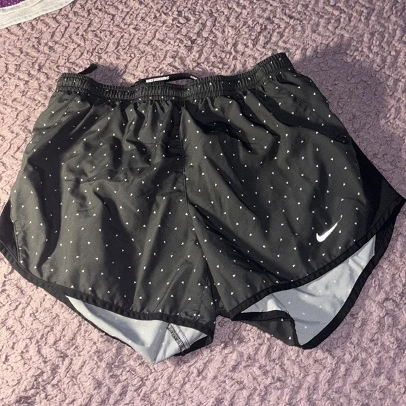 4 pairs of women’s Nike running shorts. Extra small/small. - Picture 4 of 13